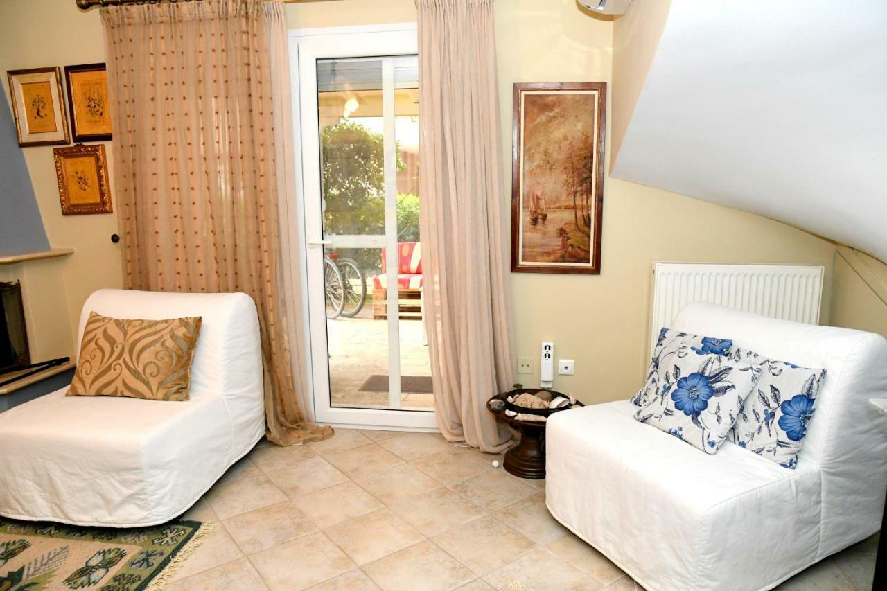 Studio On The Beach With Private Garden أغيا ترياس المظهر الخارجي الصورة