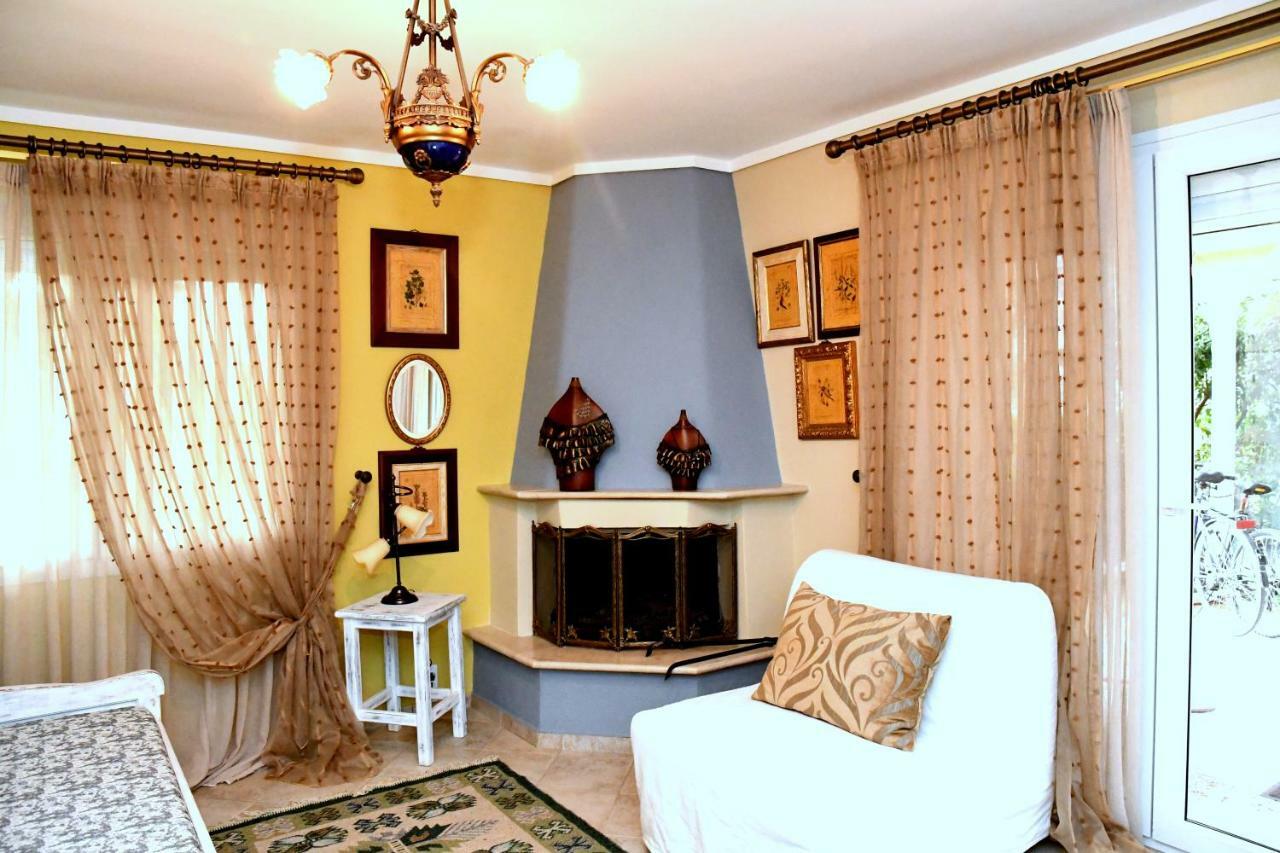 Studio On The Beach With Private Garden أغيا ترياس المظهر الخارجي الصورة